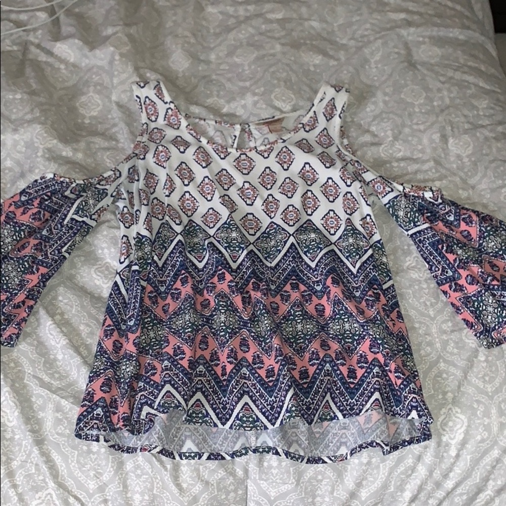 Floral shoulder-cut long sleeve